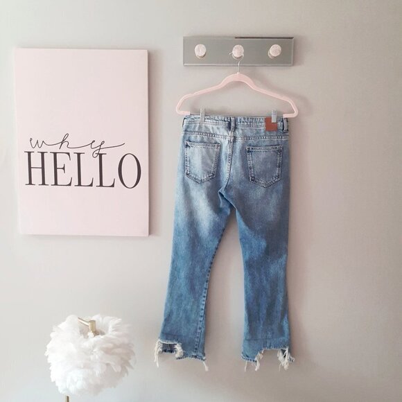 EUC Zara blue floral embroidered ripped denim jeans, 6 - Picture 7 of 12